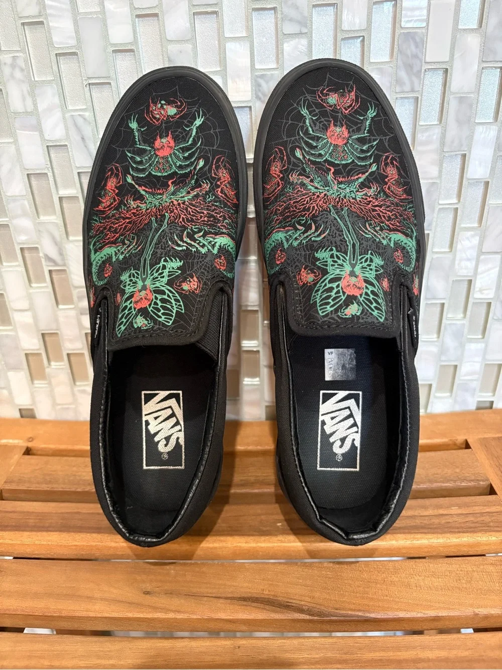 vans Classic limited edition Slip On Spider Design Size 7.5 Men’s Black - Picture 6 of 7